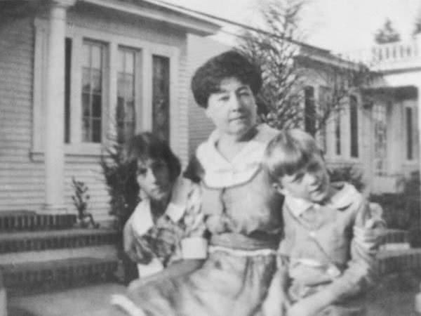 Фото Алис с детьми