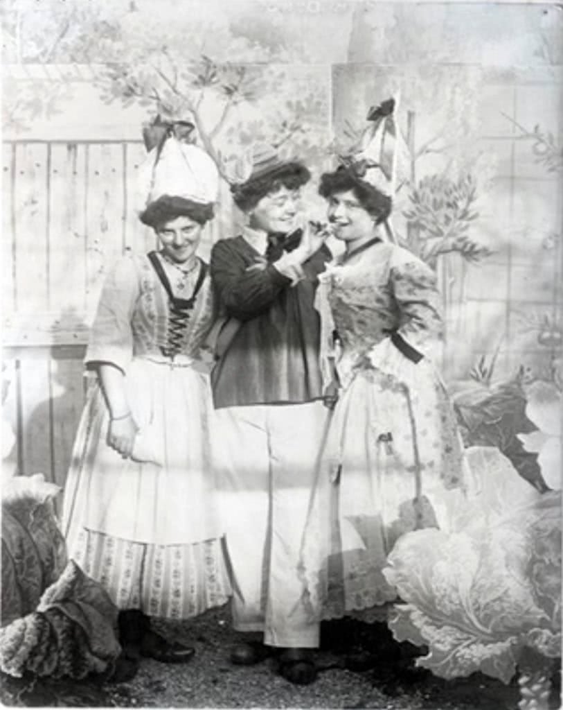 Кадр со съёмочной площадки "Первоклассной акушерки"