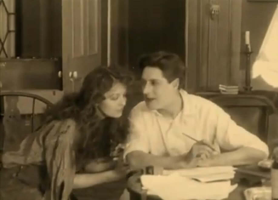 Кадр из фильма "Беспризорница с океана"