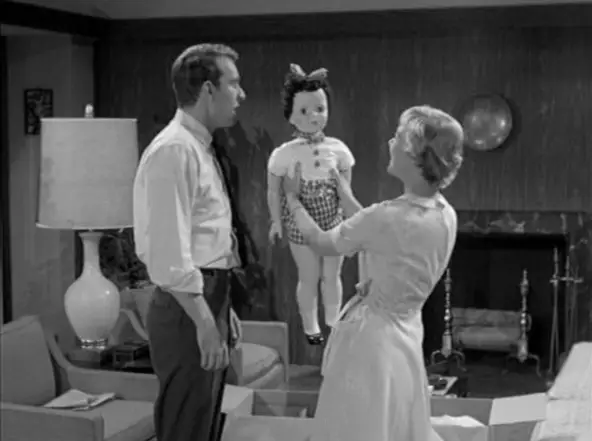 Кадр из эпизода “A Crime for Mothers”