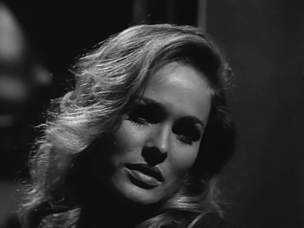 Кадр из эпизода “La Strega”