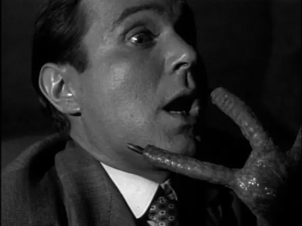 Кадр из эпизода “Trio for Terror”