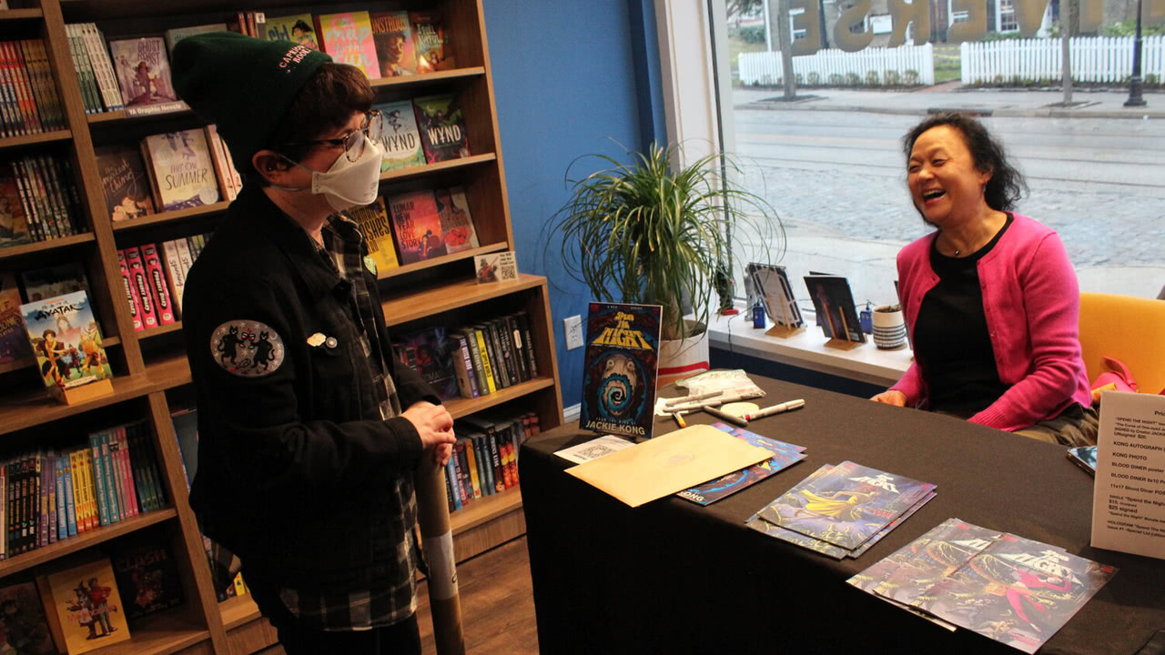 Фотография Джеки Конг с фанатом