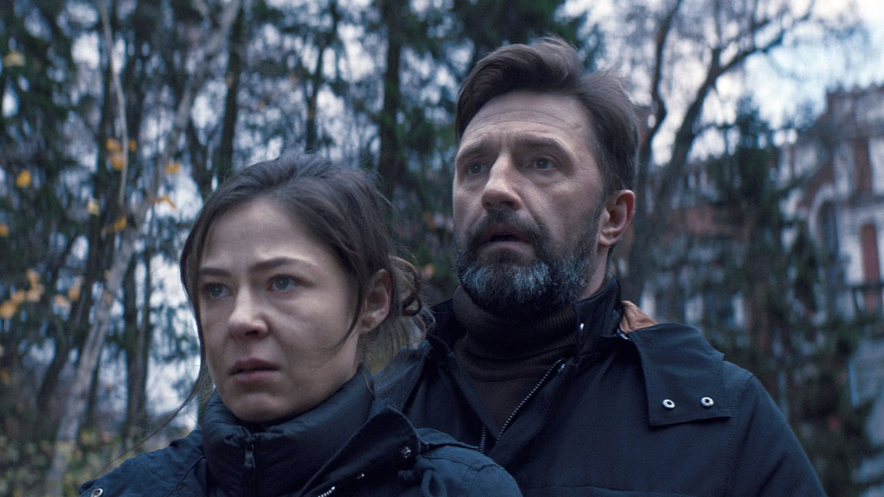 Кадр из фильма "Тварь"