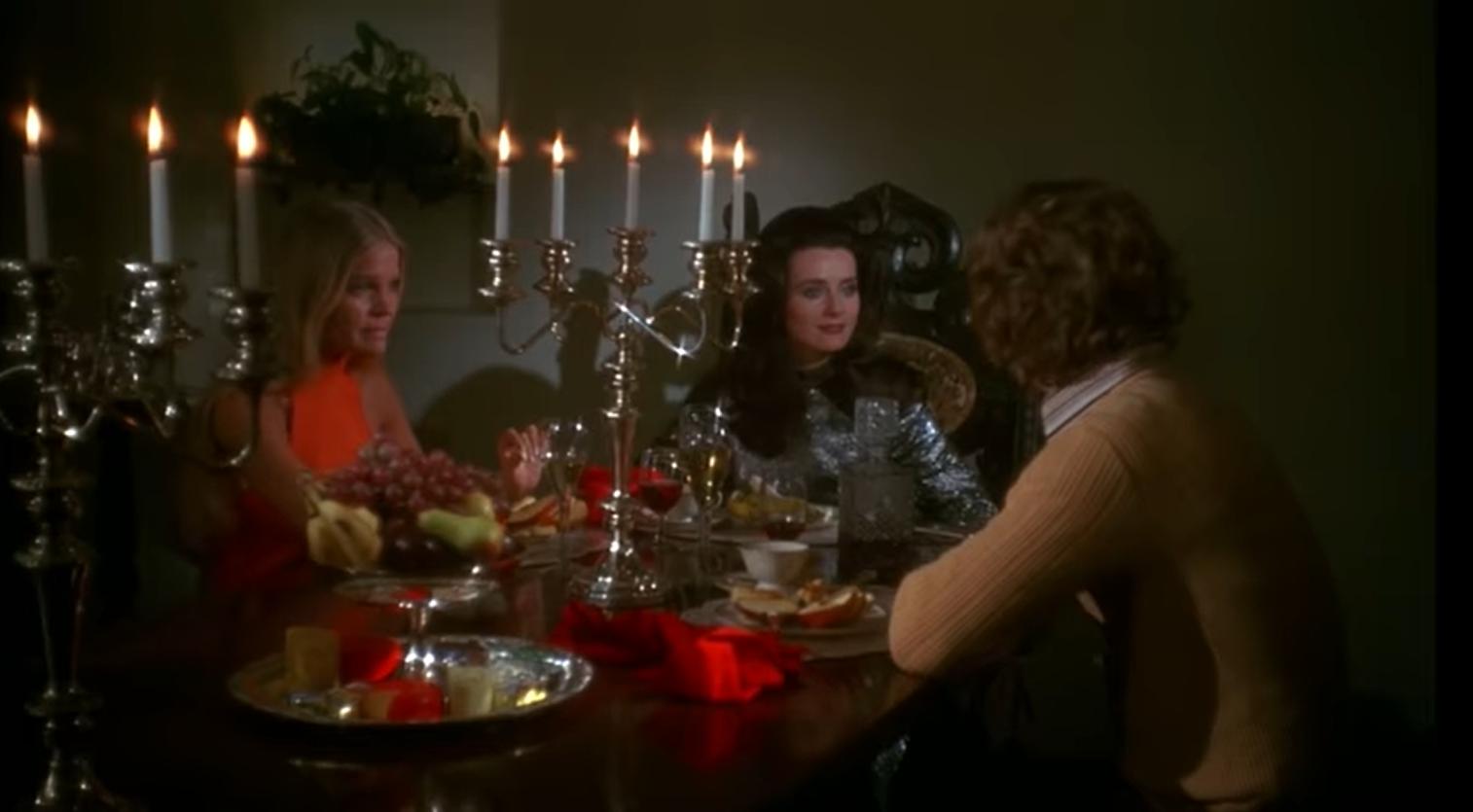 кадр из фильма Бархатная Вампирша